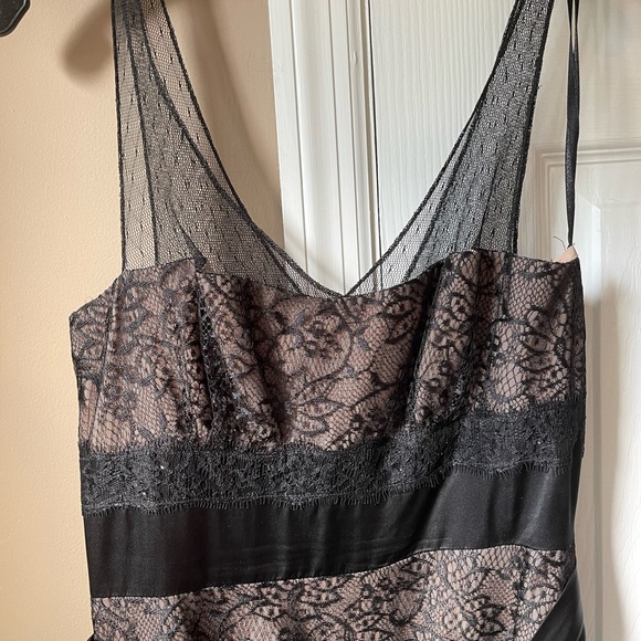 BCBG MAXAZRIA black lace gown - Picture 6 of 8